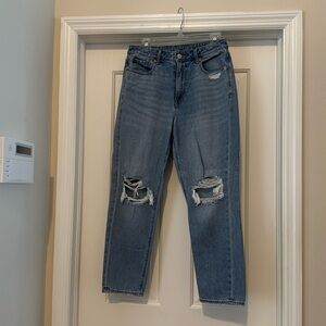 American Eagle women’s jeans. Size 8 short. Distressed.